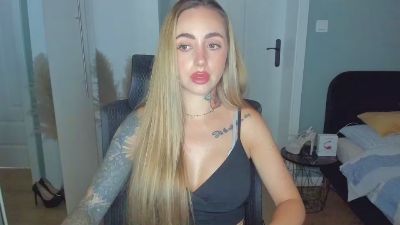 Coralie_Classy live cam on Cam4