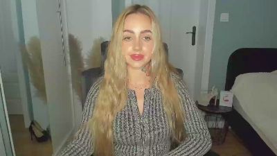Coralie_Classy live cam on Cam4