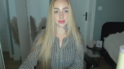 Coralie_Classy live cam on Cam4