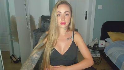 Coralie_Classy live cam on Cam4