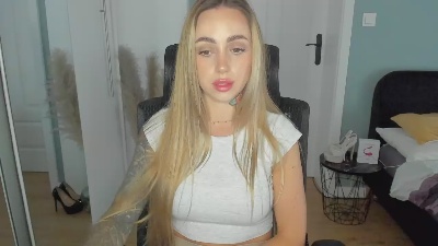 Coralie_Classy live cam on Cam4