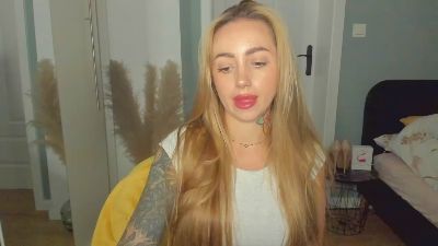 Coralie_Classy live cam on Cam4