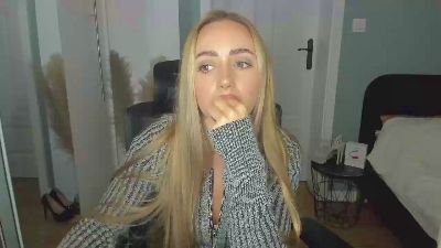 Coralie_Classy live cam on Cam4