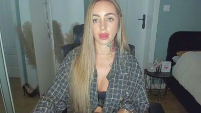Coralie_Classy live cam on Cam4