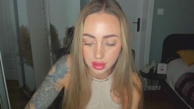 Coralie_Classy live cam on Cam4