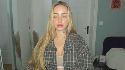Coralie_Classy live cam on Cam4
