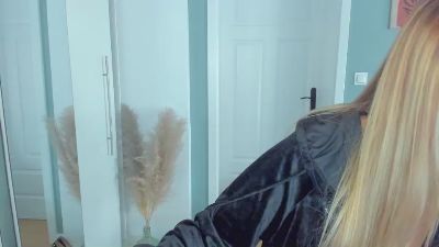 Coralie_Classy live cam on Cam4