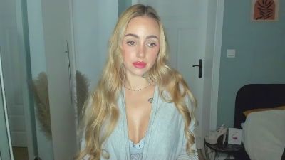 Coralie_Classy live cam on Cam4