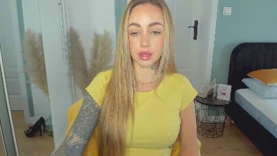 Coralie_Classy live cam on Cam4
