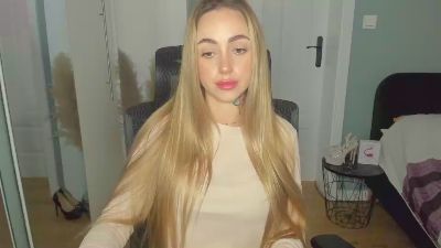 Coralie_Classy live cam on Cam4
