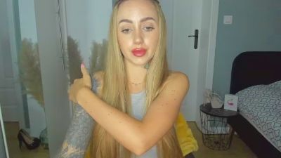 Coralie_Classy live cam on Cam4