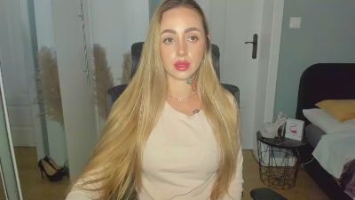 Coralie_Classy live cam on Cam4