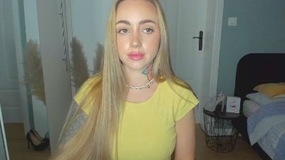 Coralie_Classy live cam on Cam4