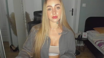 Coralie_Classy live cam on Cam4