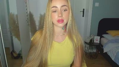 Coralie_Classy live cam on Cam4