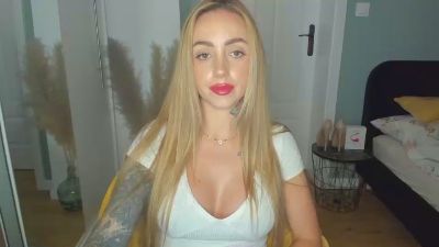 Coralie_Classy live cam on Cam4