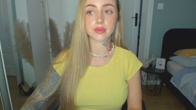 Coralie_Classy live cam on Cam4
