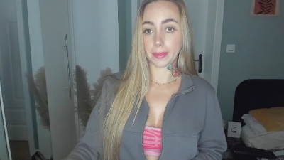 Coralie_Classy live cam on Cam4