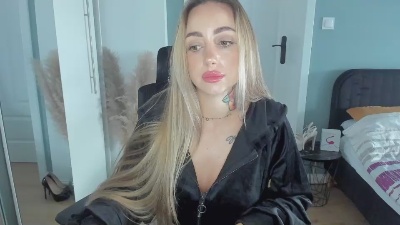 Coralie_Classy live cam on Cam4
