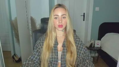Coralie_Classy live cam on Cam4