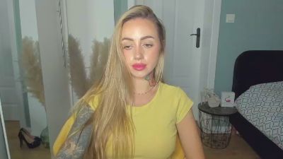Coralie_Classy live cam on Cam4