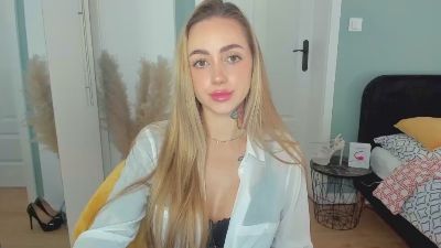 Coralie_Classy live cam on Cam4