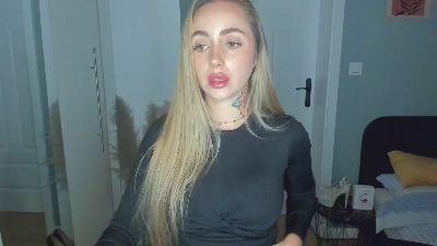 Coralie_Classy live cam on Cam4
