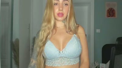 Coralie_Classy live cam on Cam4