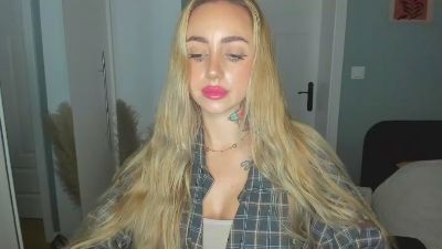 Coralie_Classy live cam on Cam4