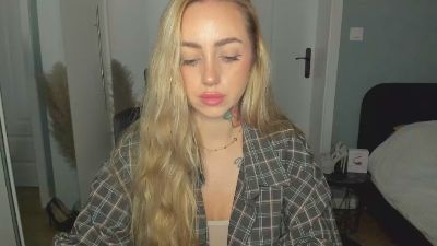Coralie_Classy live cam on Cam4