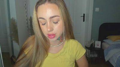 Coralie_Classy live cam on Cam4