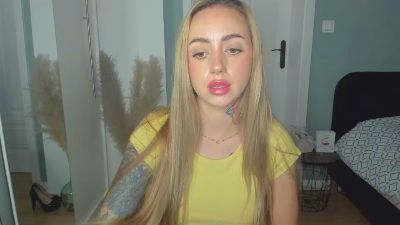 Coralie_Classy live cam on Cam4