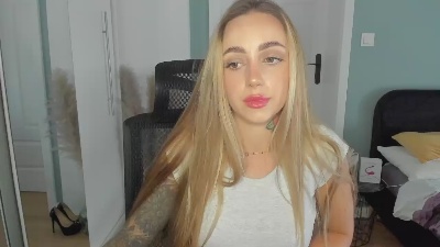Coralie_Classy live cam on Cam4