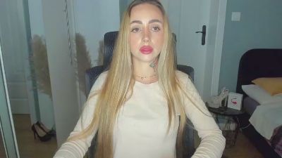 Coralie_Classy live cam on Cam4