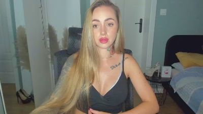 Coralie_Classy live cam on Cam4
