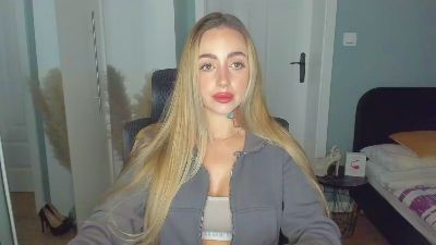 Coralie_Classy live cam on Cam4