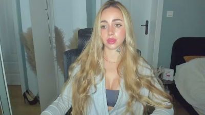 Coralie_Classy live cam on Cam4