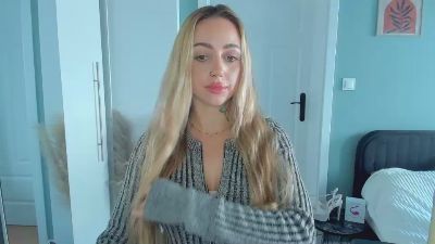 Coralie_Classy live cam on Cam4