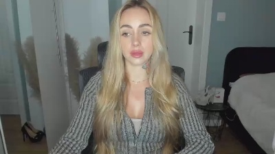 Coralie_Classy live cam on Cam4