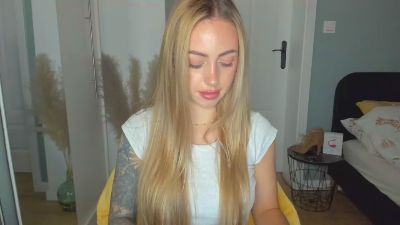 Coralie_Classy live cam on Cam4