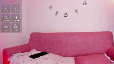 CoralineRed live cam on Cam4