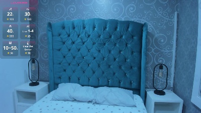 CoralineRed live cam on Cam4