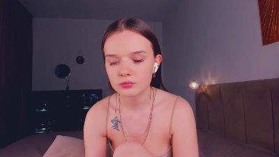 CoreenIp live cam on Cam4