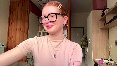 CorinnaRemian live cam on Cam4