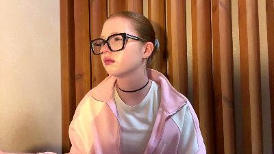 CorinnaRemian live cam on Cam4