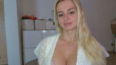 CorneliaBeauty live cam on Cam4