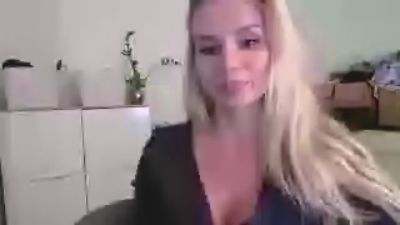 CorneliaBeauty live cam on Cam4