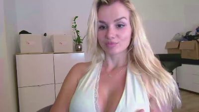 CorneliaBeauty live cam on Cam4