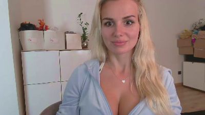 CorneliaBeauty live cam on Cam4