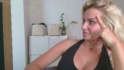 CorneliaBeauty live cam on Cam4